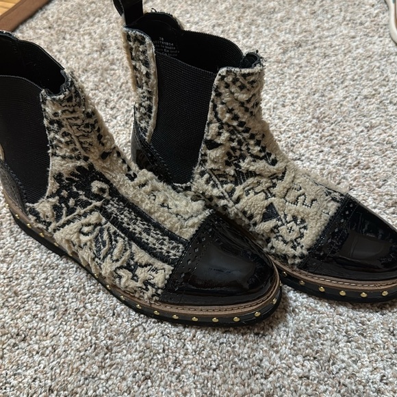 Free People: Textile Atlas Chelsea Boot in Beige - Picture 4 of 10